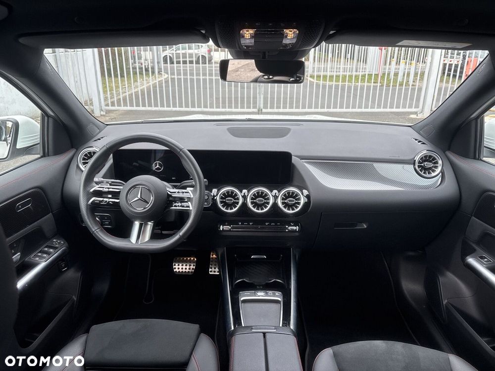 Mercedes-Benz GLA - 23