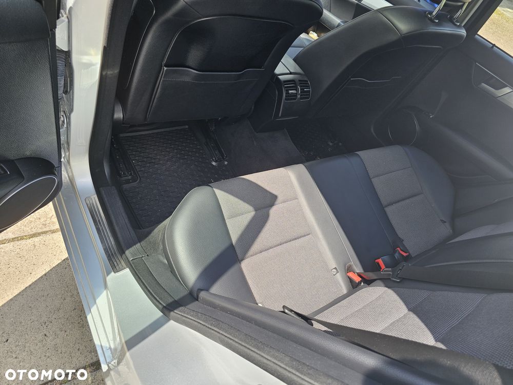Mercedes-Benz Klasa C 180 CGI BlueEff Avantgarde - 7