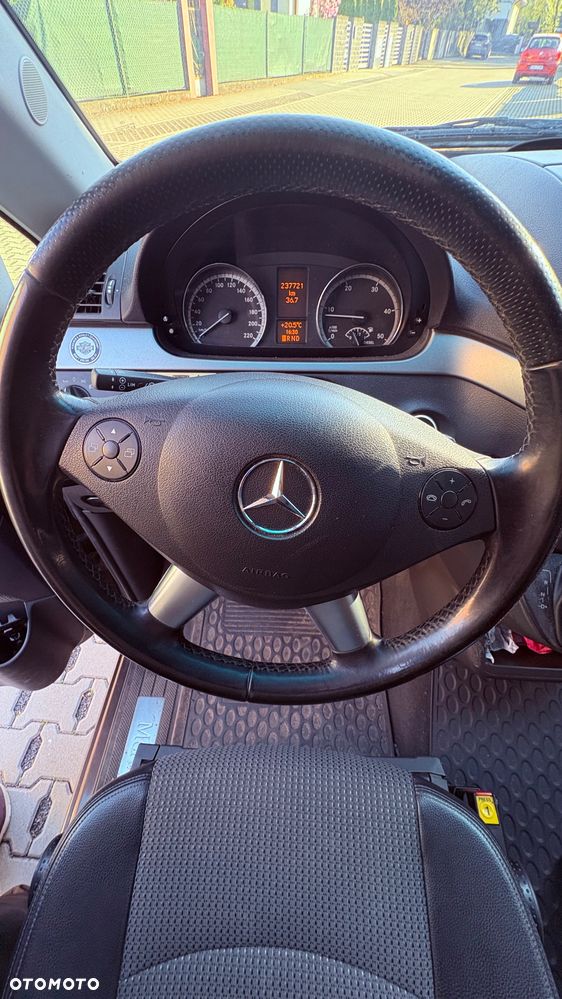 Mercedes-Benz Viano - 12