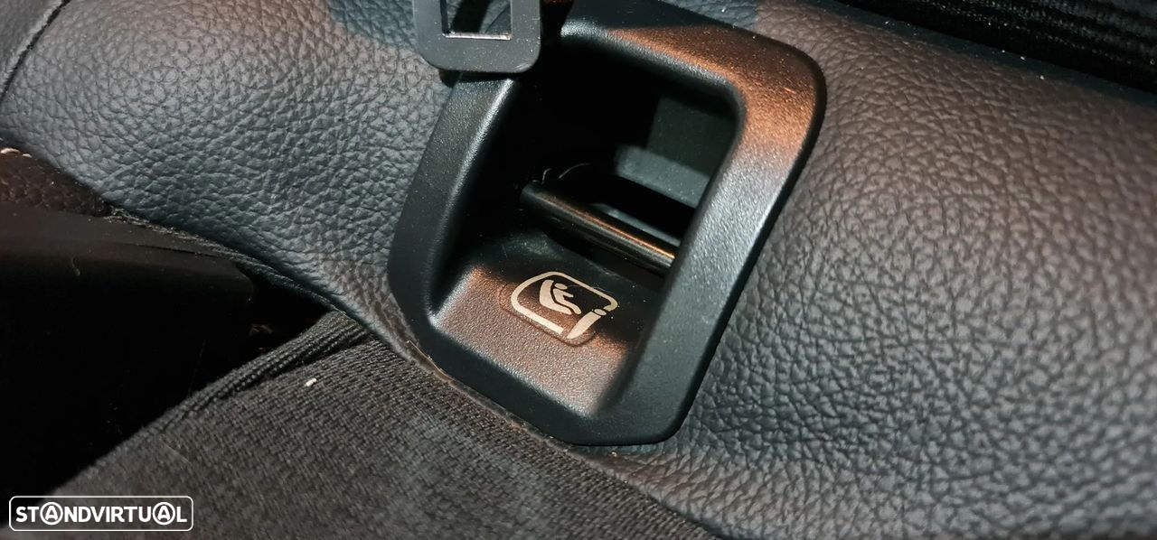 Mercedes-Benz CLA 180 - 43