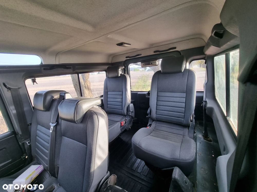 Land Rover Defender - 37