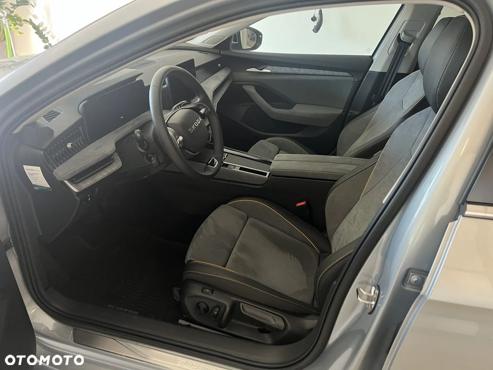 Skoda Superb 2.0 TDI SCR 4x4 Edition 130 DSG - 9