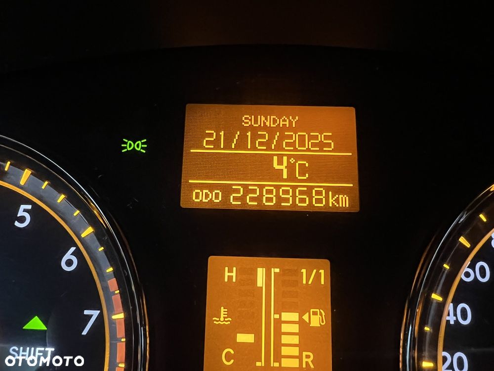 Toyota Avensis 1.6 - 10