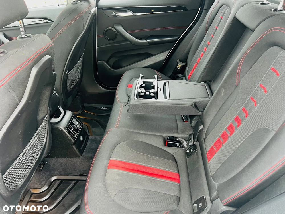 BMW X1 xDrive20i Sport Line - 16