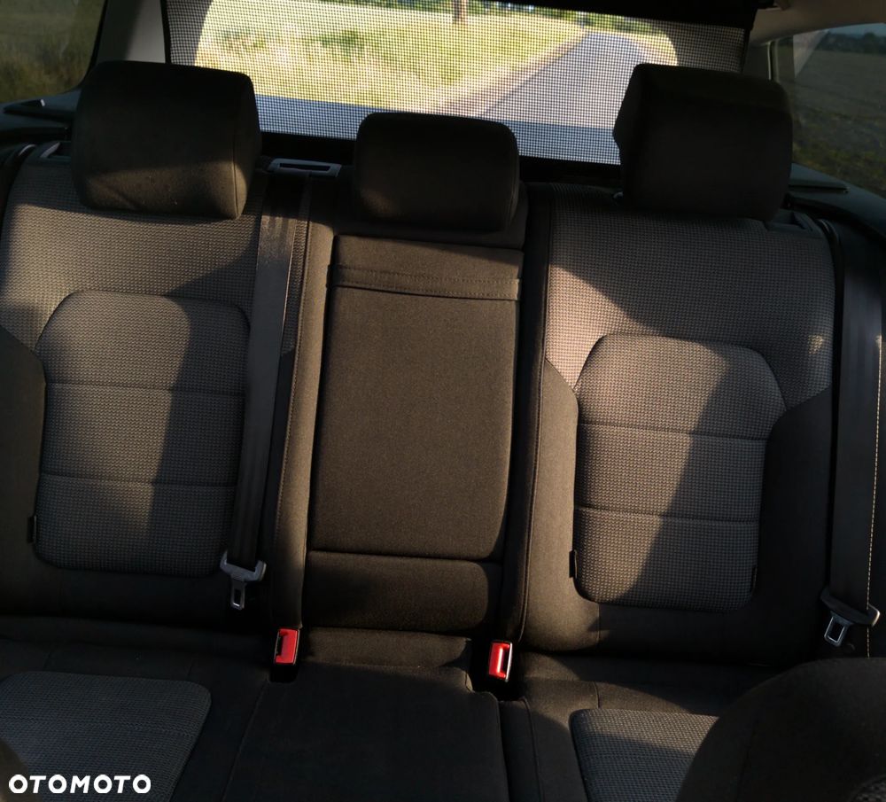 Volkswagen Passat 2.0 TDI Comfortline - 12