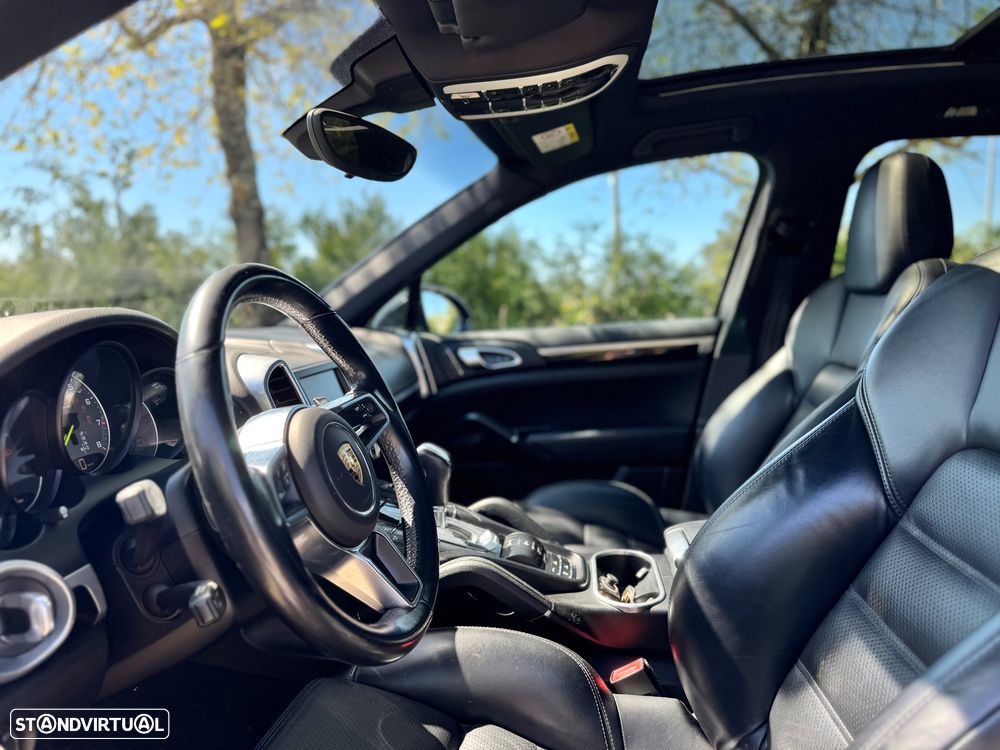 Porsche Cayenne S - 10