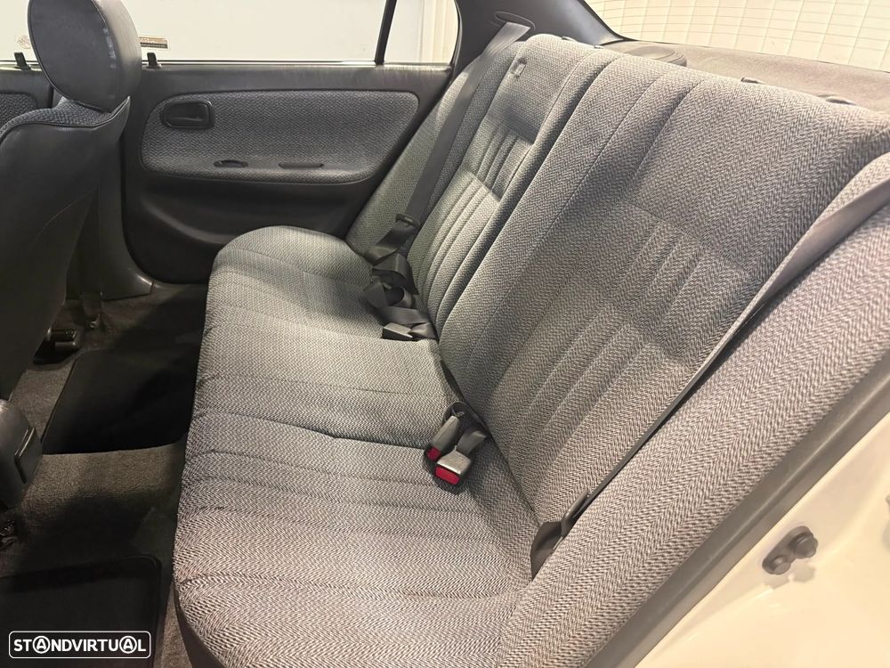 Toyota Corolla Sedan 1.3 XLi - 13