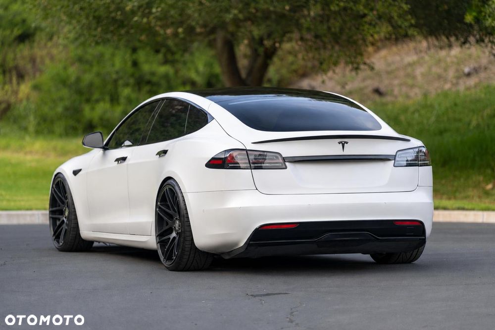 Tesla Model S - 5
