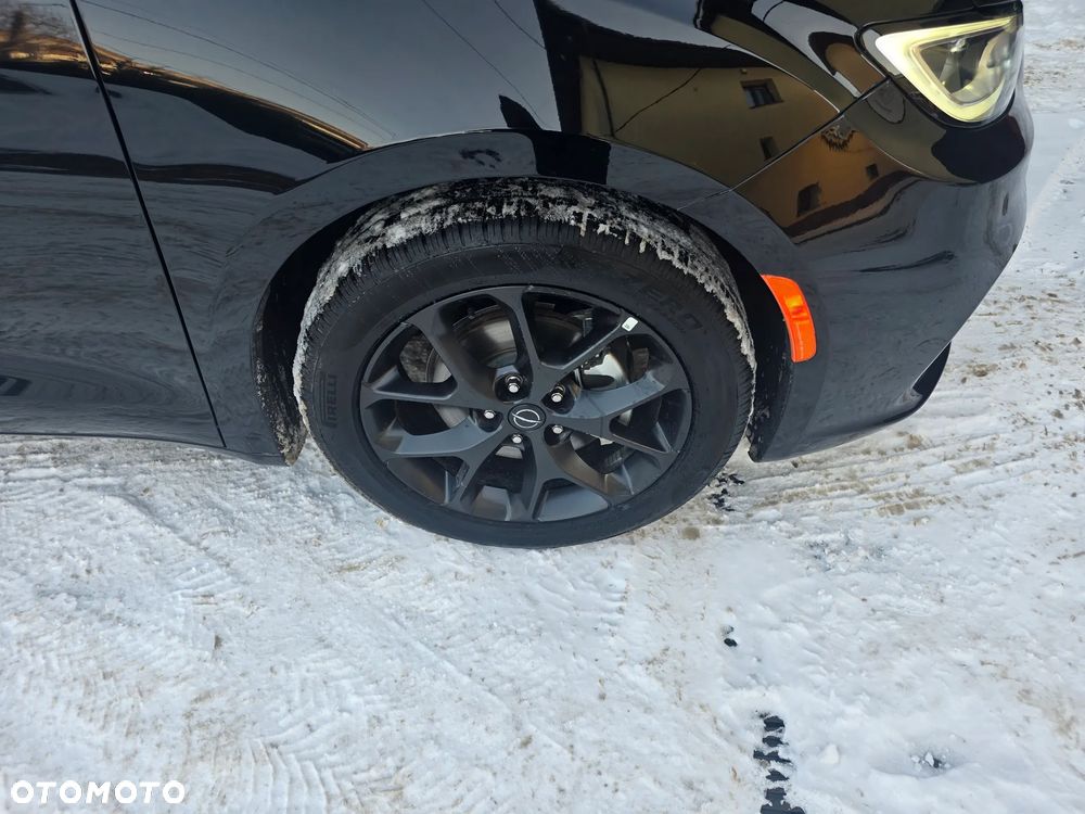 Chrysler Pacifica - 8