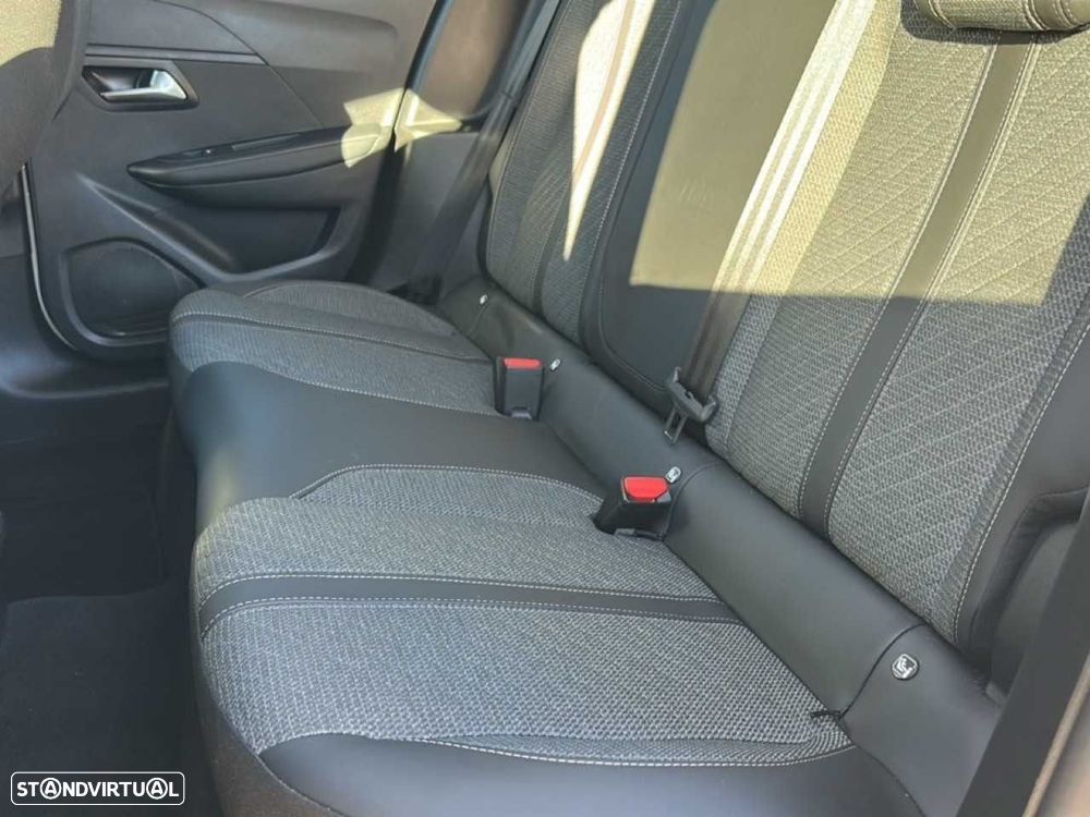 Peugeot 208 1.2 Hybrid Allure e-DCS6 - 10