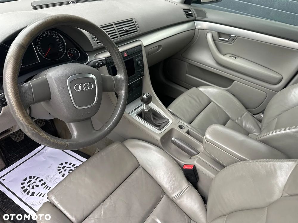 Audi A4 Limousine - 13