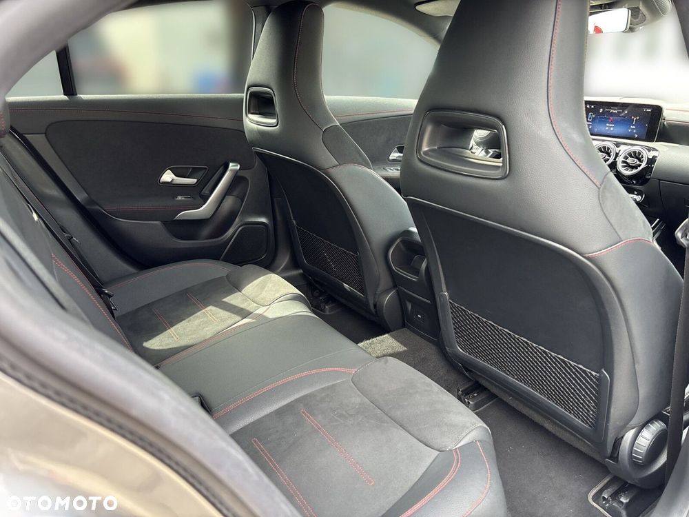 Mercedes-Benz CLA - 21