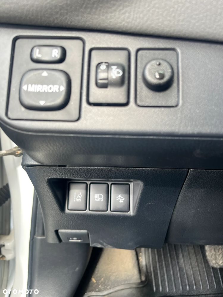 Toyota Yaris ver-hybrid-100-active-eu6 - 10