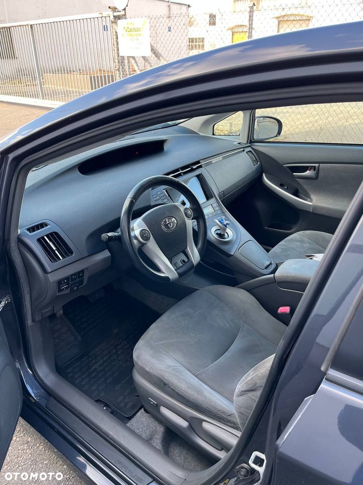Toyota Prius 1.8 HSD Sol - 9