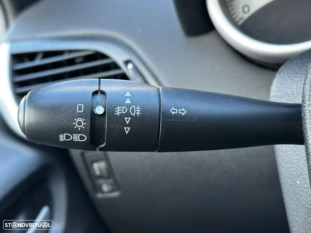 Peugeot 207 1.6 HDi Van - 14