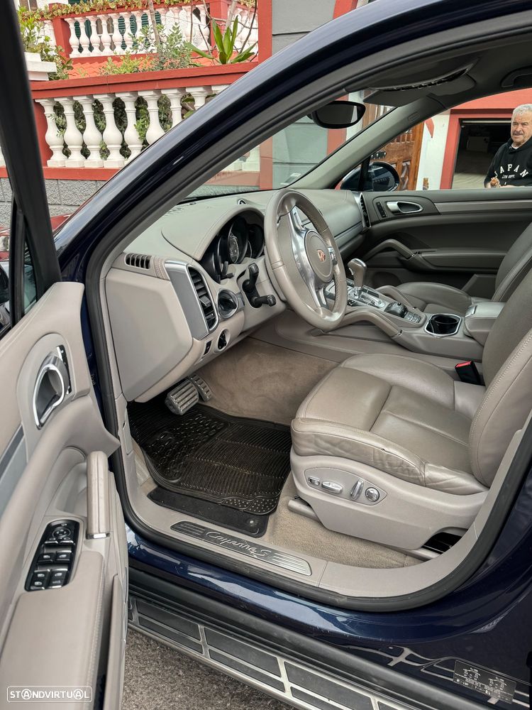 Porsche Cayenne S - 10
