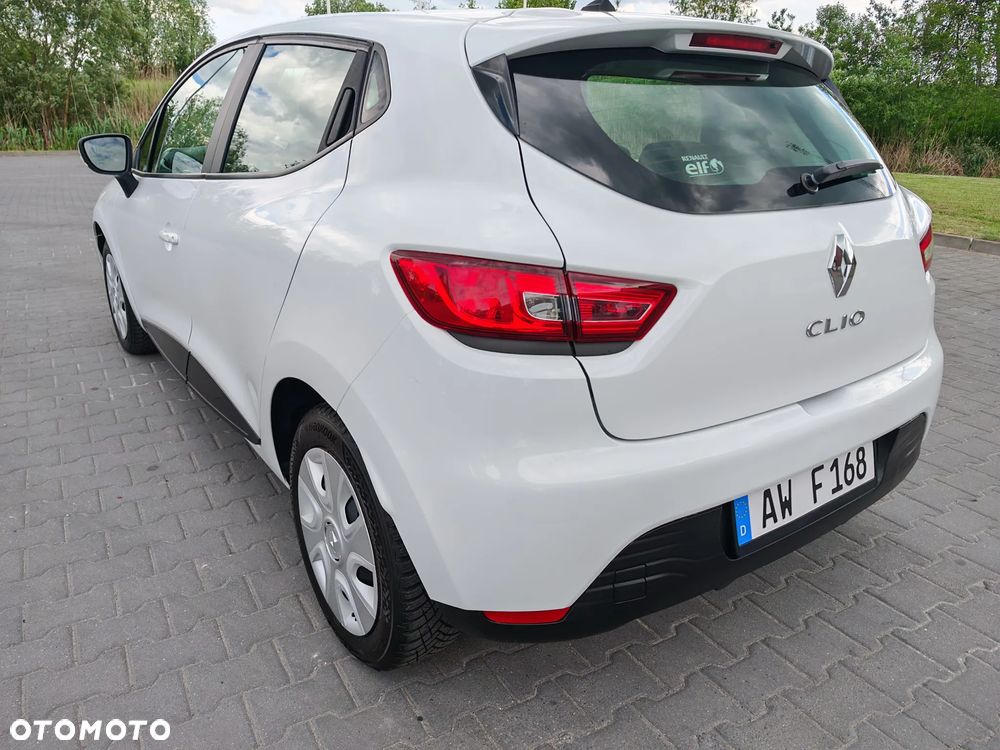 Renault Clio 1.2 16V 75 Life - 12