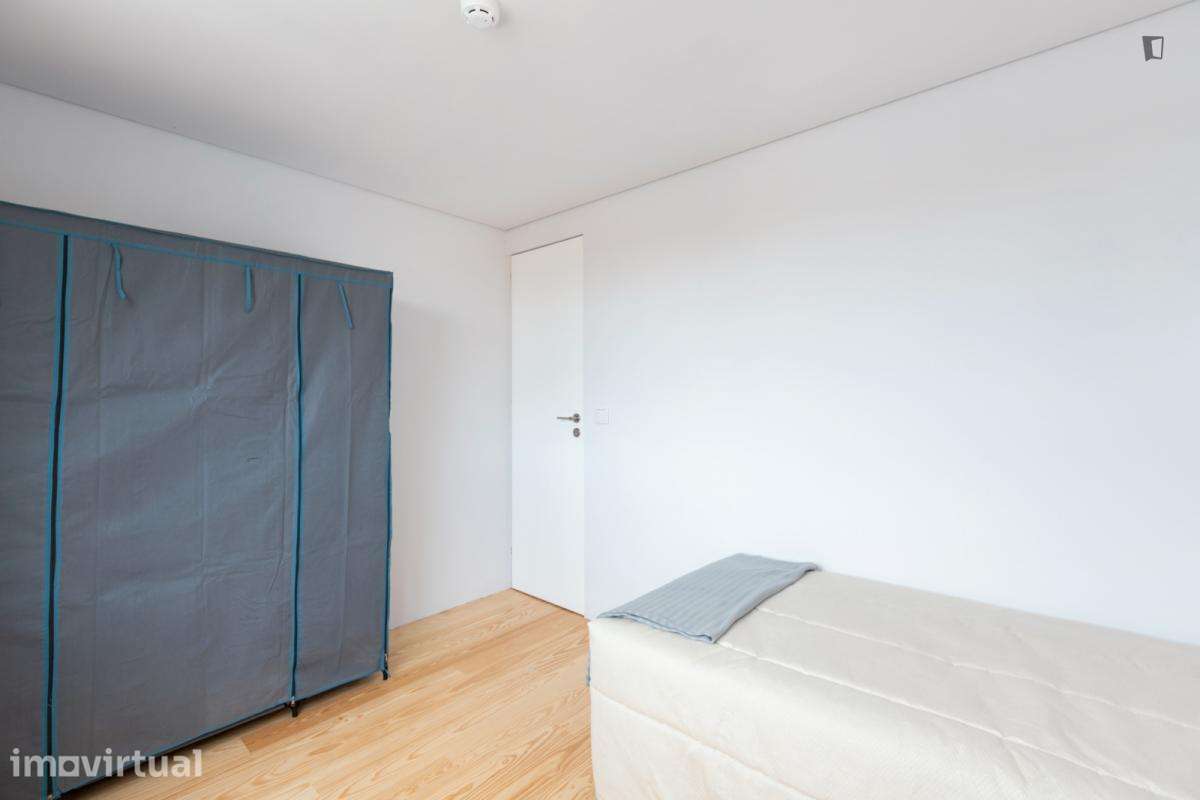 Quarto - localizado em Paranhos Porto - Grande imagem: 3/16