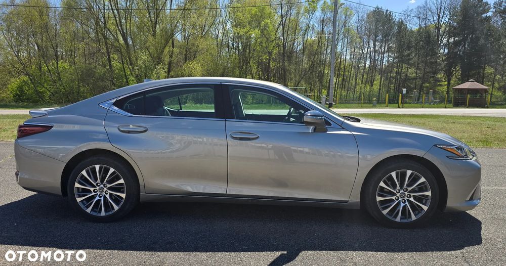 Lexus ES - 4