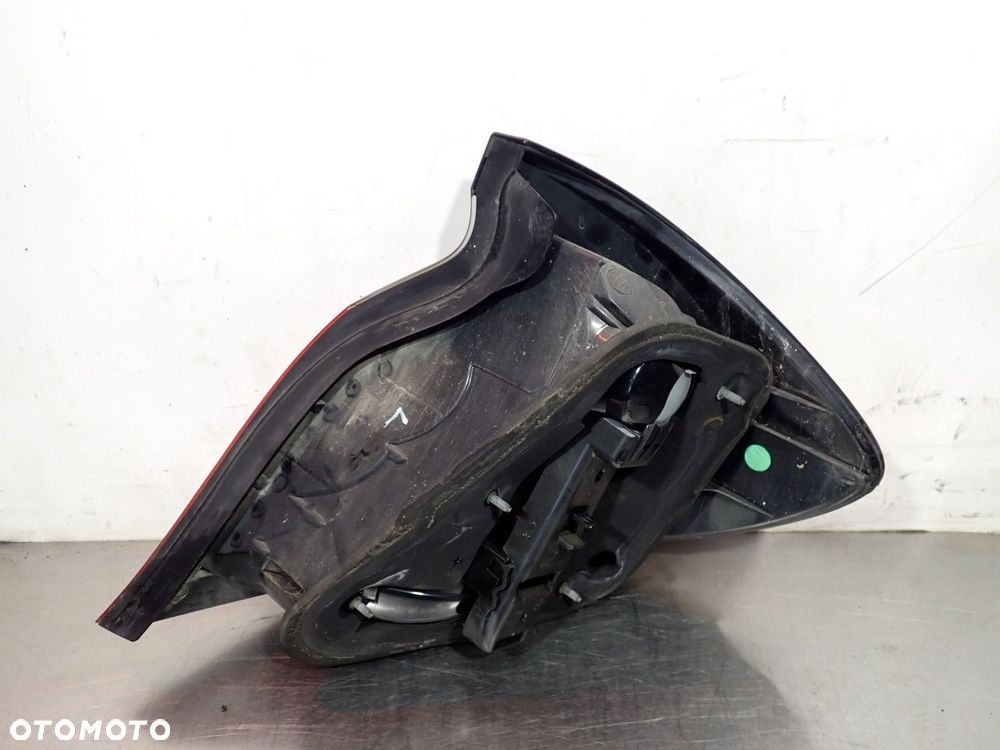 LAMPA LEWA TYLNA MERCEDES-BENZ W203 C180 - 4