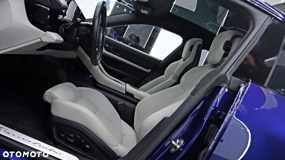 Porsche Taycan Turbo Sport Turismo - 17