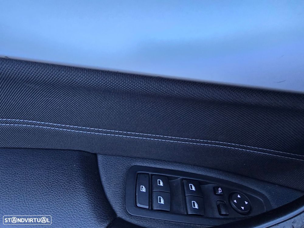 BMW X1 16 d sDrive Auto Line Sport - 40