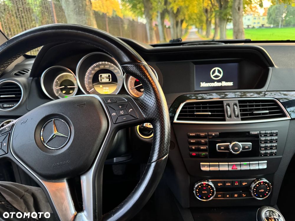 Mercedes-Benz Klasa C 180 BlueEFFICIENCY - 36