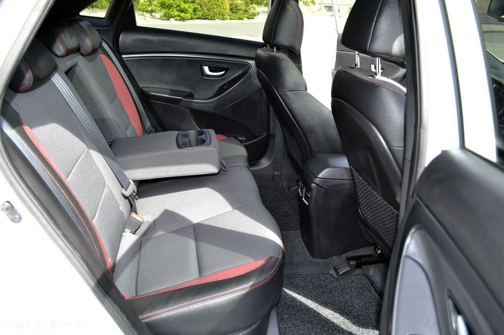 Hyundai i30 1.6 GDI Turbo Luxury - 31