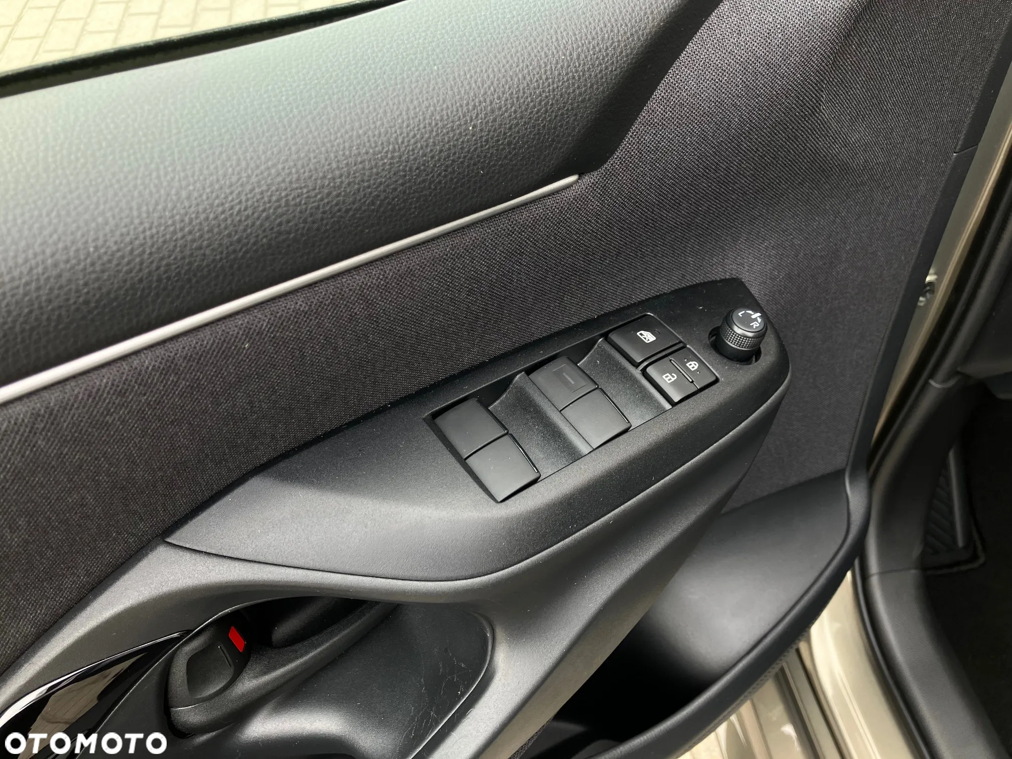 Toyota Yaris Hybrid 1.5 Style - 29