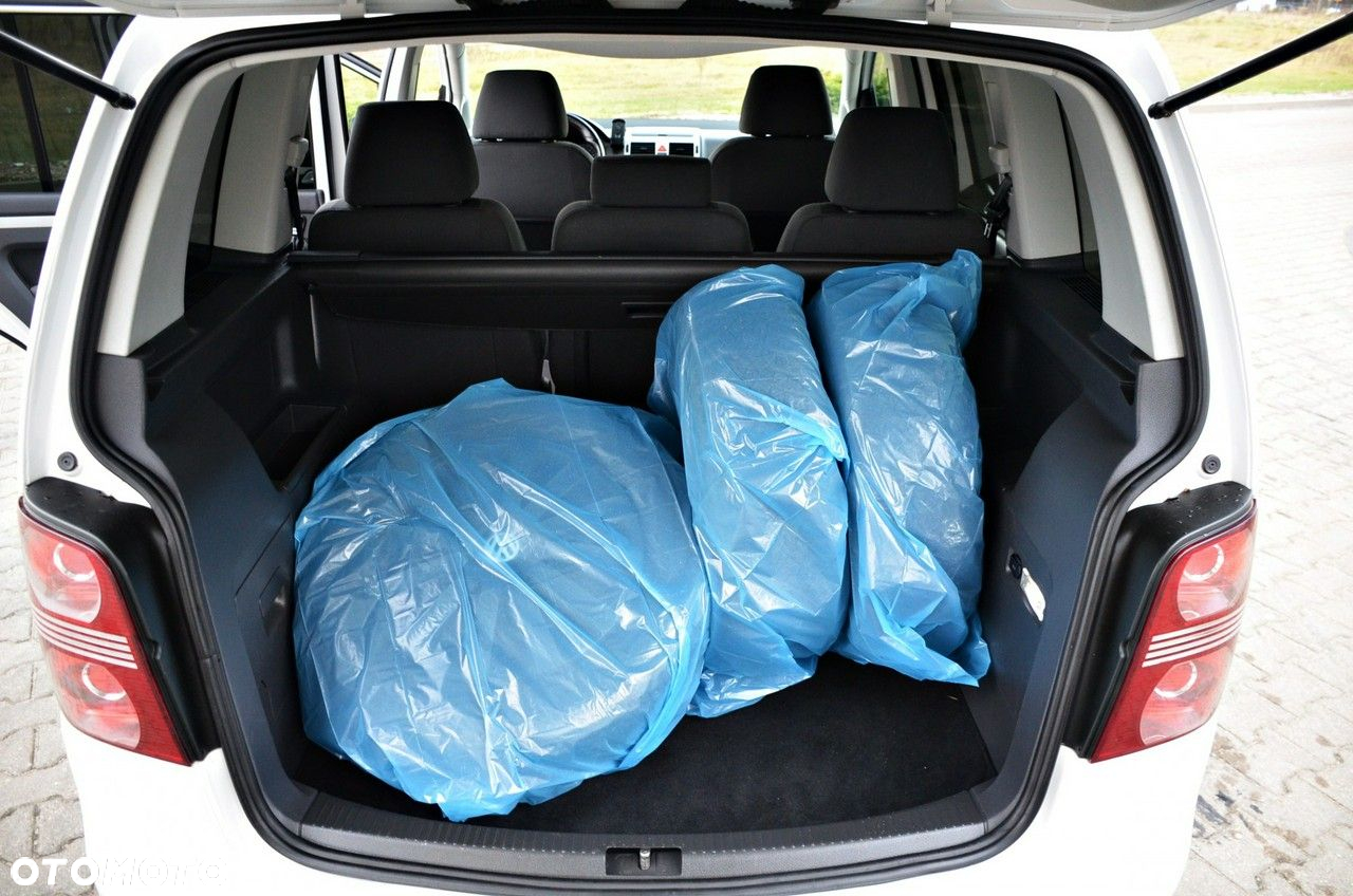 Volkswagen Touran - 8