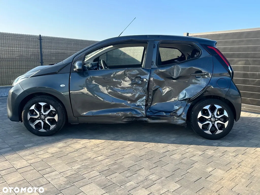 Toyota Aygo x-play connect - 5