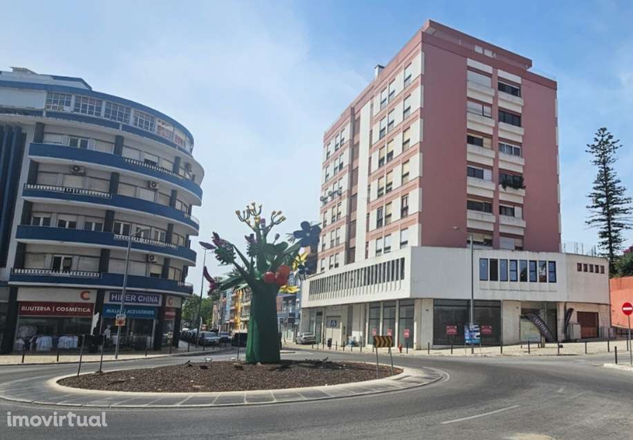 Loja com Excelente visibilidade no Centro de Setúbal - Grande imagem: 2/5