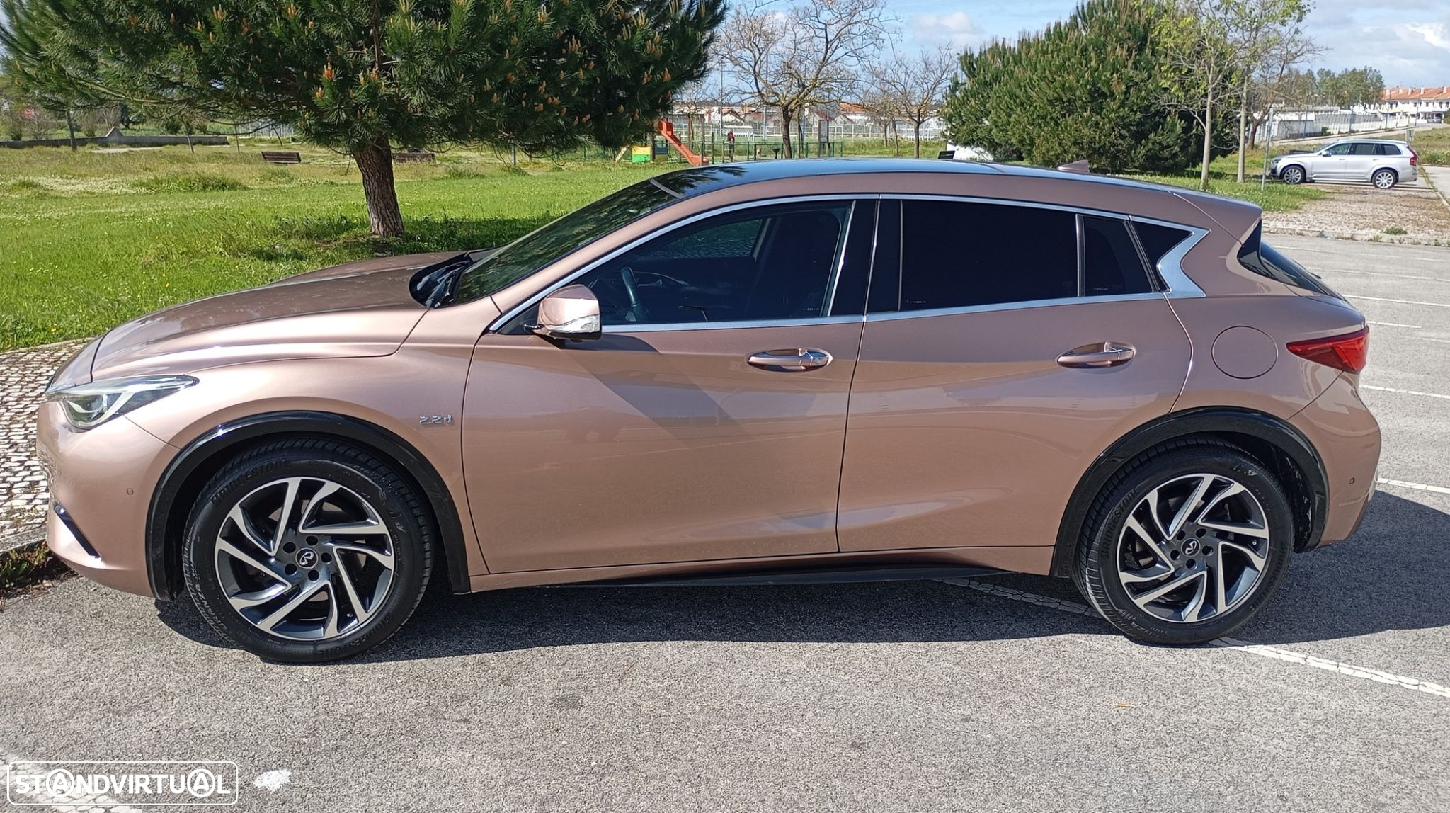 Infiniti Q30 2.2d DCT AWD Luxe Tech - 4