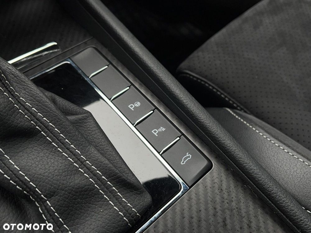 Skoda Superb 2.0 TDI SCR Sportline DSG - 35