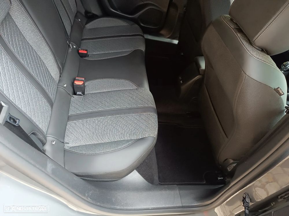 Peugeot 2008 1.2 PureTech Allure Pack - 33