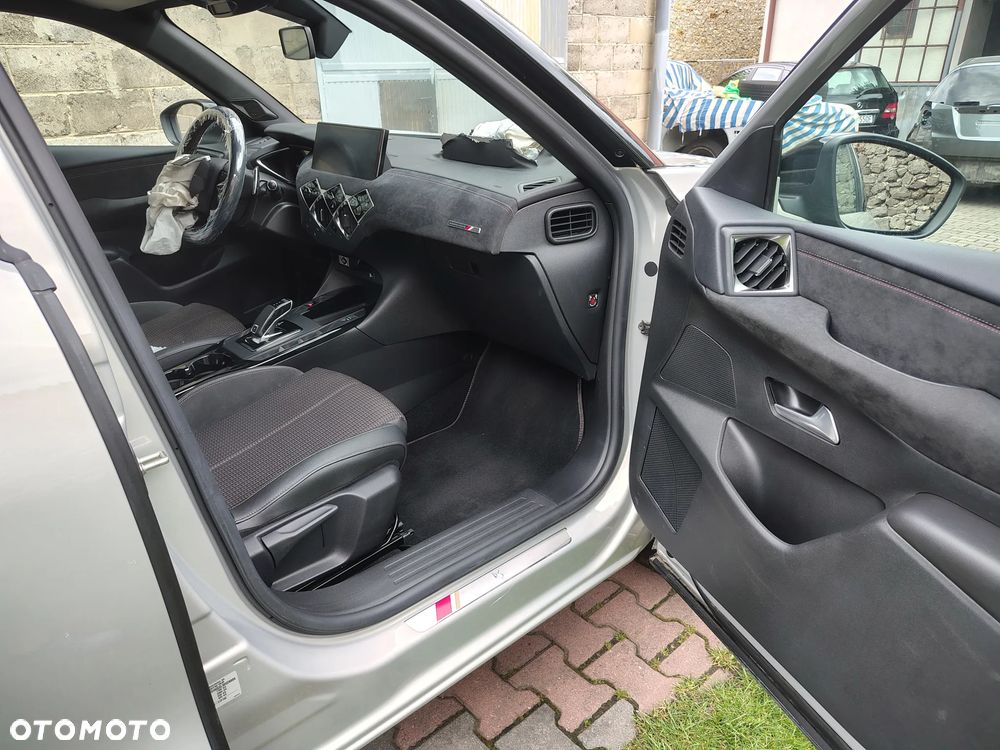 DS Automobiles DS 3 Crossback 1.2 PureTech Performance Line + - 23