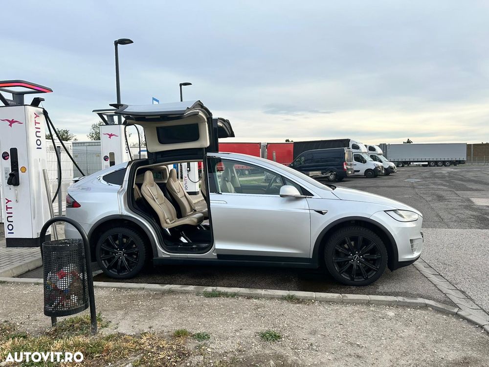 Tesla Model X - 24