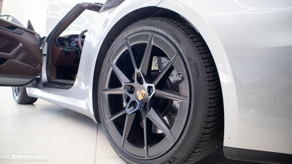 Porsche 911 (992) Targa 4 GTS - 11