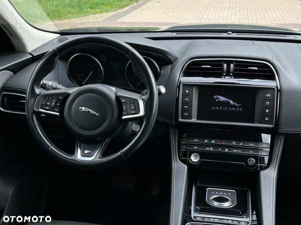 Jaguar F-Pace D200 AWD R-Dynamic HSE 90th Anniversary Edition - 20