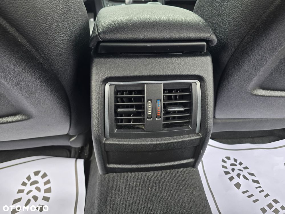 BMW Seria 3 330i Edition M Sport Shadow - 34