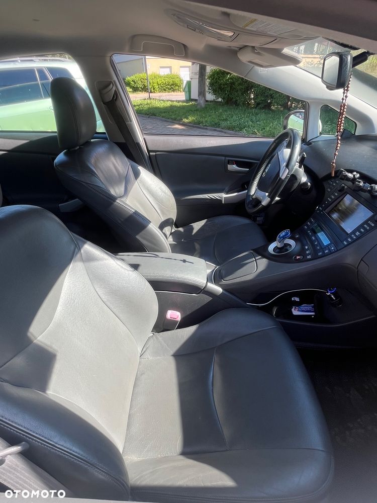 Toyota Prius 1.8 HSD Prestige - 6