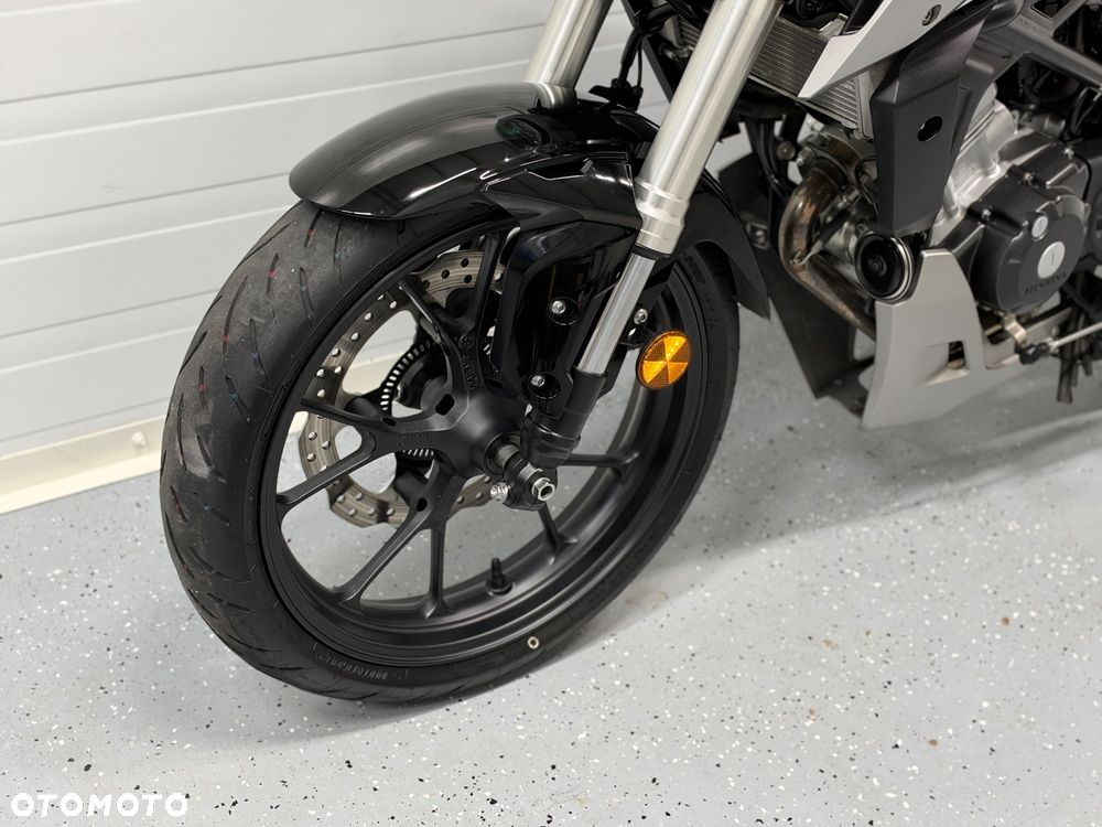Honda CB - 23