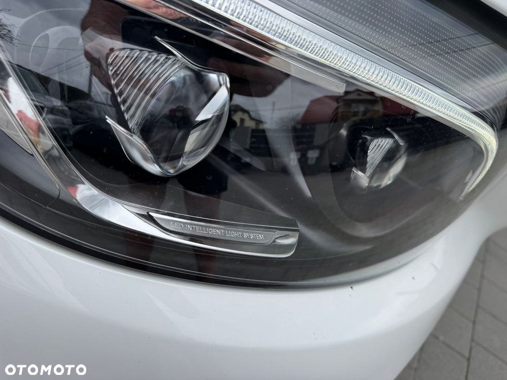 Mercedes-Benz GLC 250 4Matic 9G-TRONIC AMG Line - 25