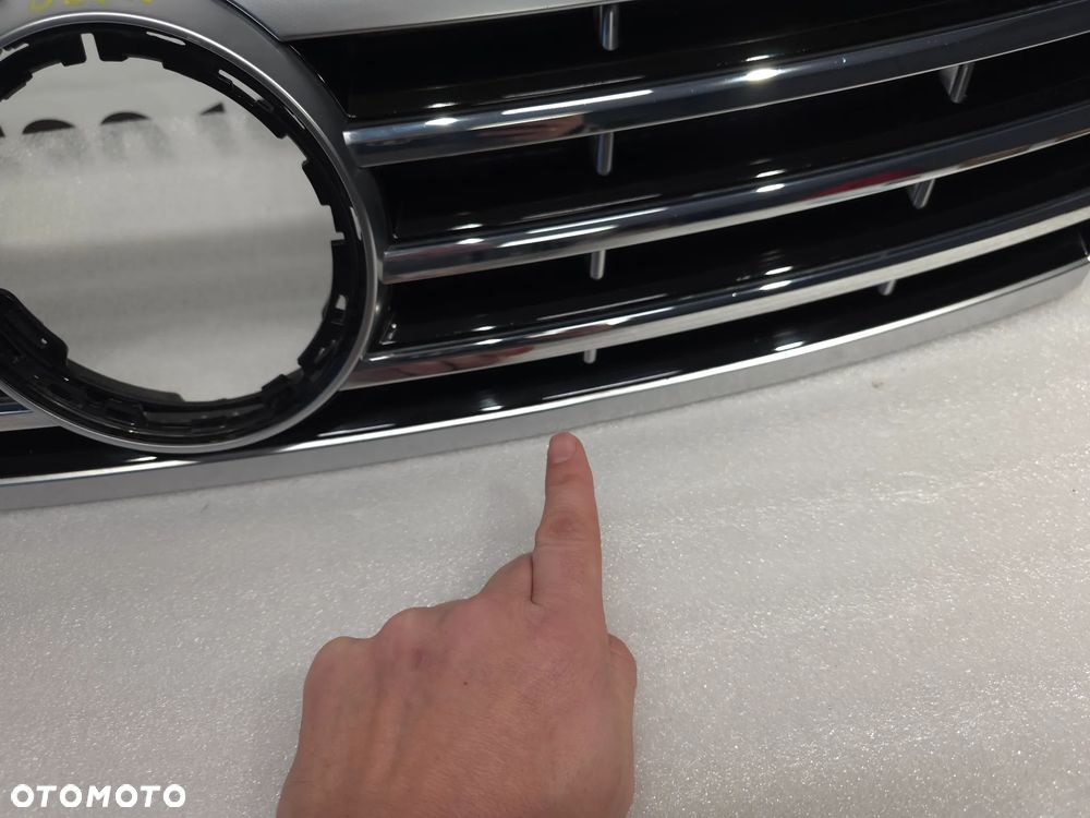 VW PASSAT CC 3C8 LIFT ZWYKŁY / R-LINE BARDZO ŁADNA ATRAPA / GRILL PRZEDNI PRZÓD W SATYNIE , NR 3C8853653A , NR AUKCJI GL851 - 17