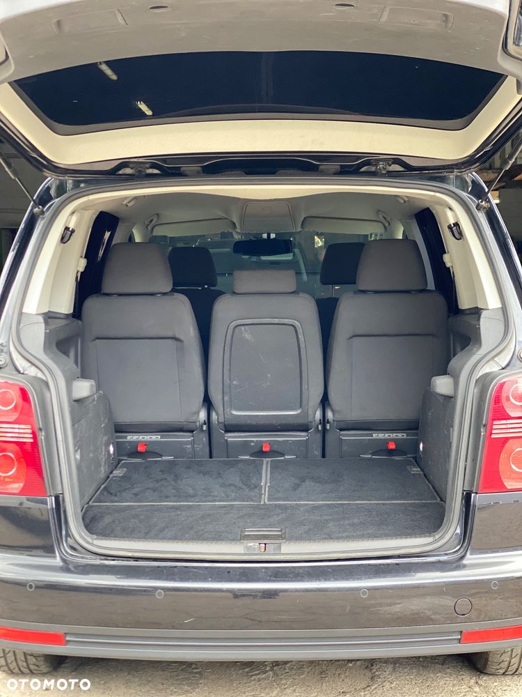 Volkswagen Touran 2.0 TDI DSG Highline - 5