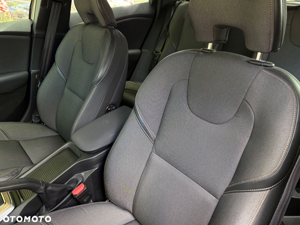 Volvo V40 Cross Country D3 Drive-E SCR Momentum - 16