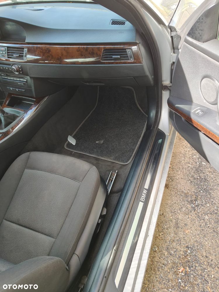 BMW Seria 3 330d xDrive Edition Exclusive - 17