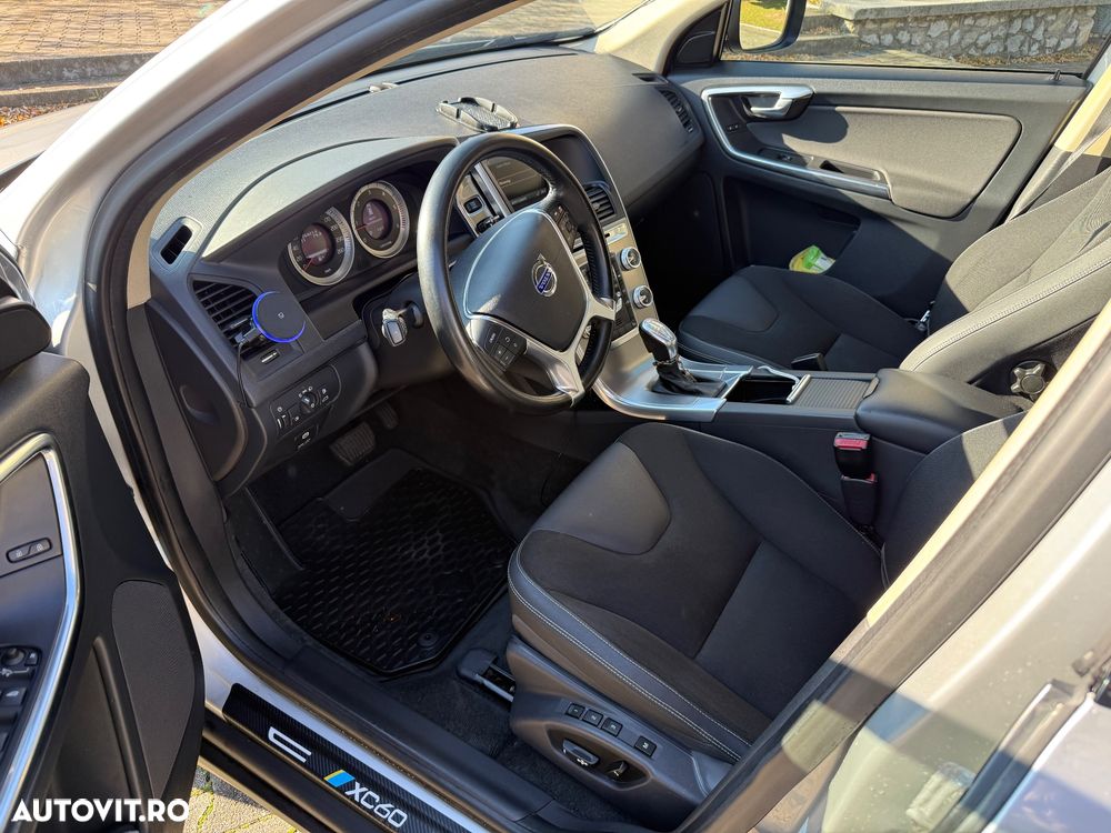 Volvo XC 60 D4 Momentum - 4