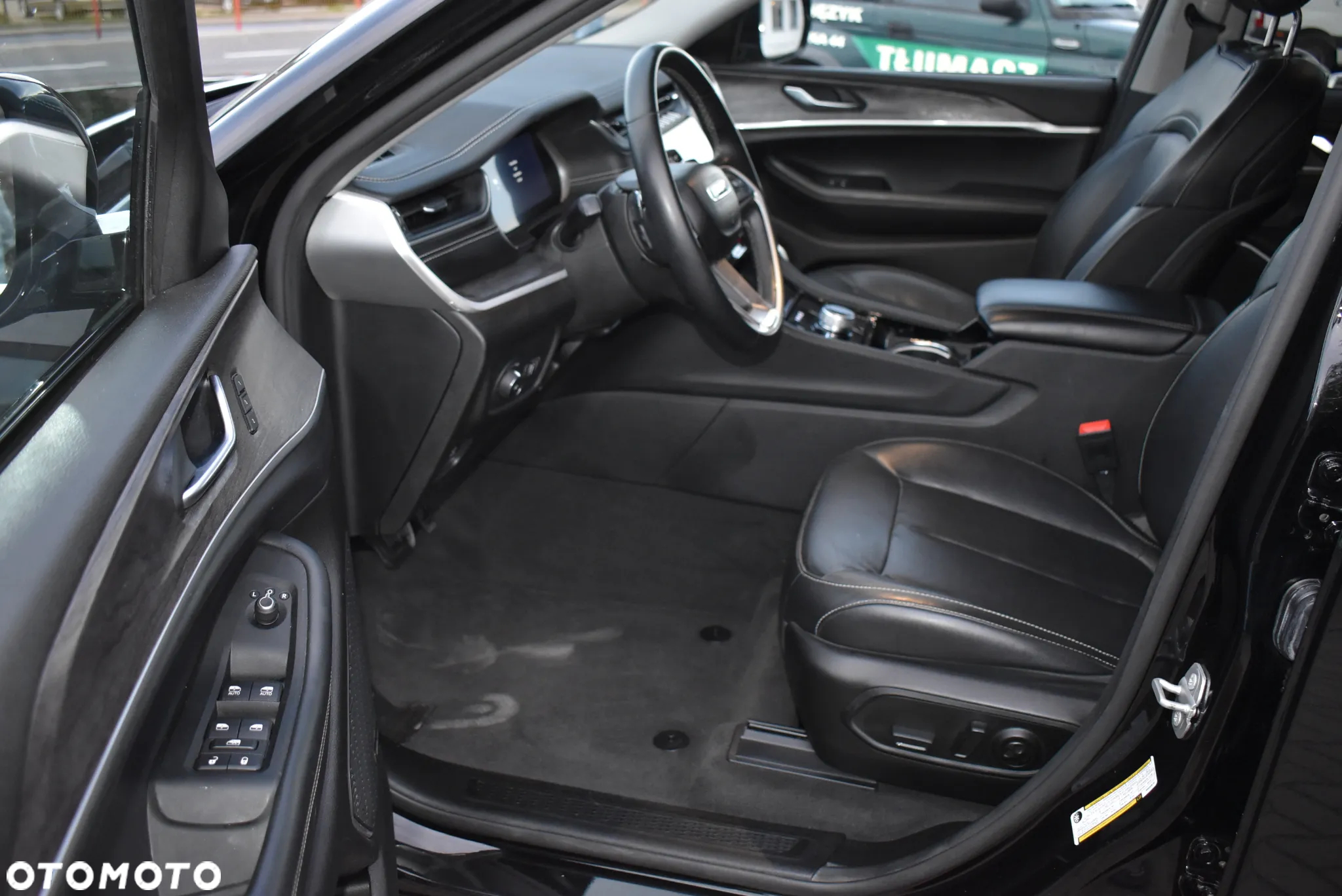 Jeep Grand Cherokee - 15