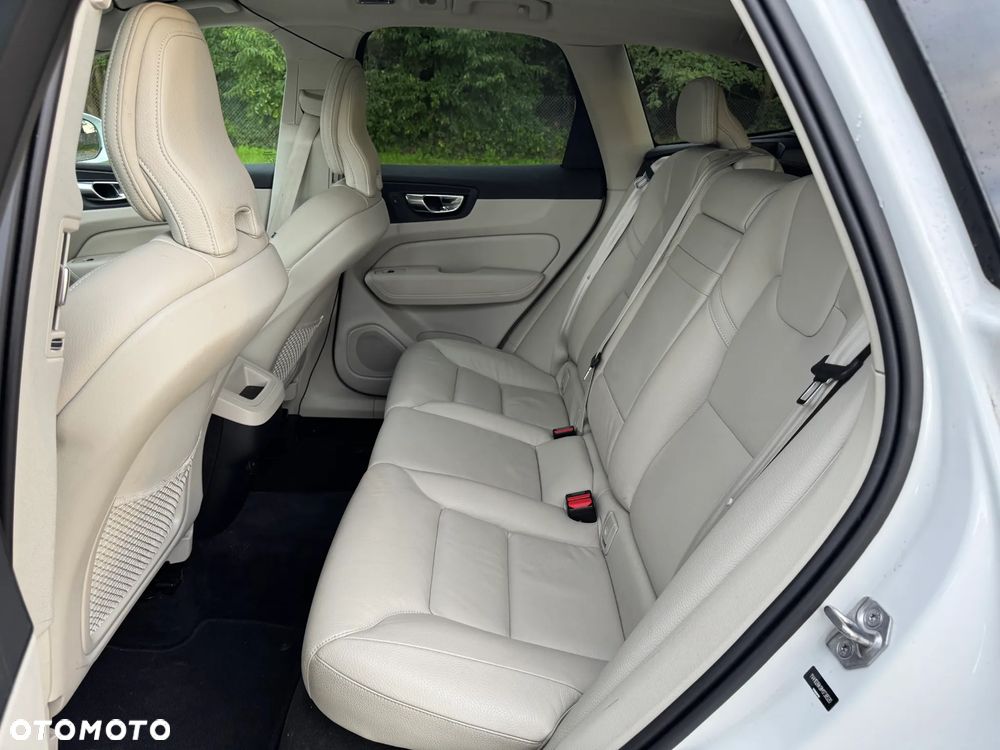 Volvo XC 60 T5 AWD Momentum - 5